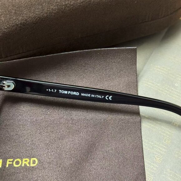Tom Ford Black Round Sunglasses - Viral Retro Aesthetic main image 4